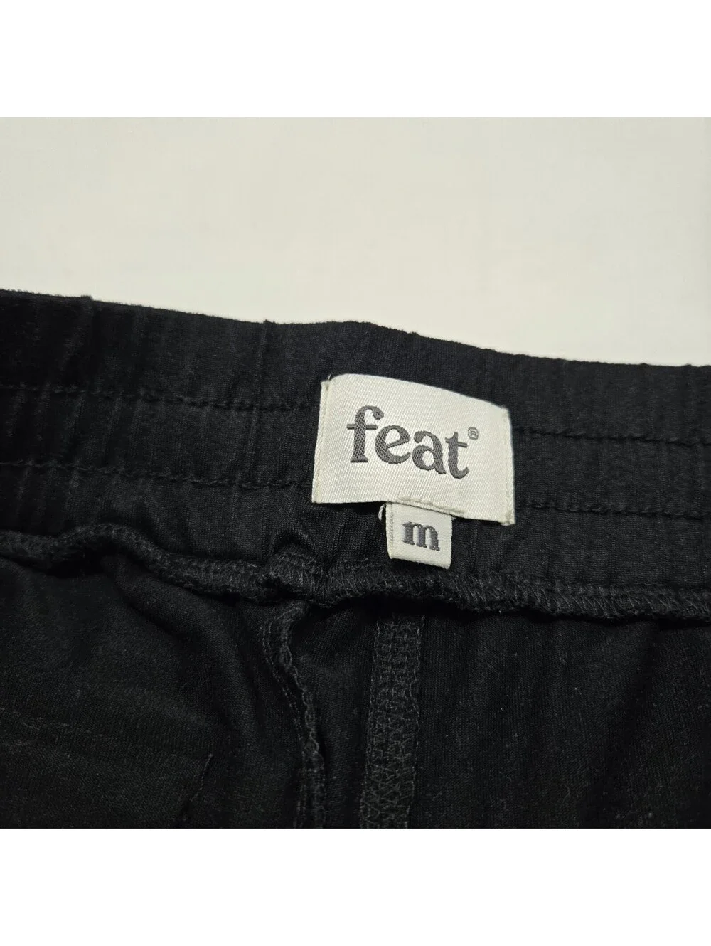 EUC Size MEDIUM Men's Feat Roam Performance Athletic Pants Black Zip Pockets
